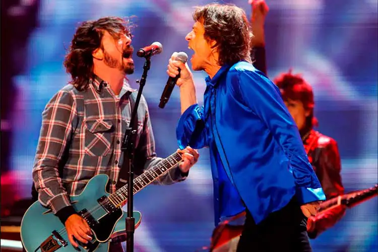 Dave-Grohl-Mick-Jagger-Easy-Sleazy