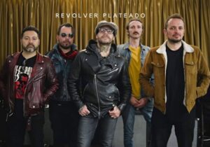 revolver plateado lobo vitrina rock